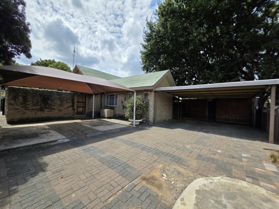 7 Bedroom Property for Sale in Jim Fouchepark Free State